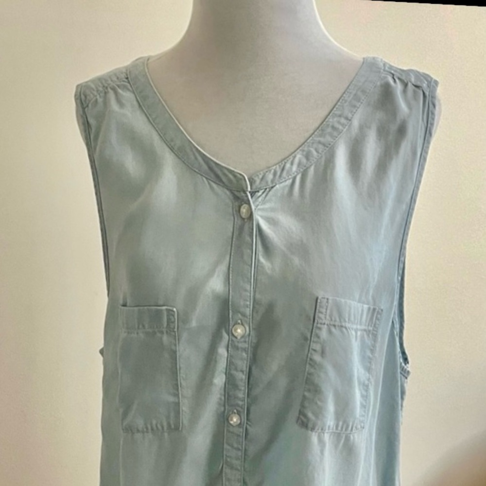 American Eagle Outfitters Light Blue Button Down Shirt
